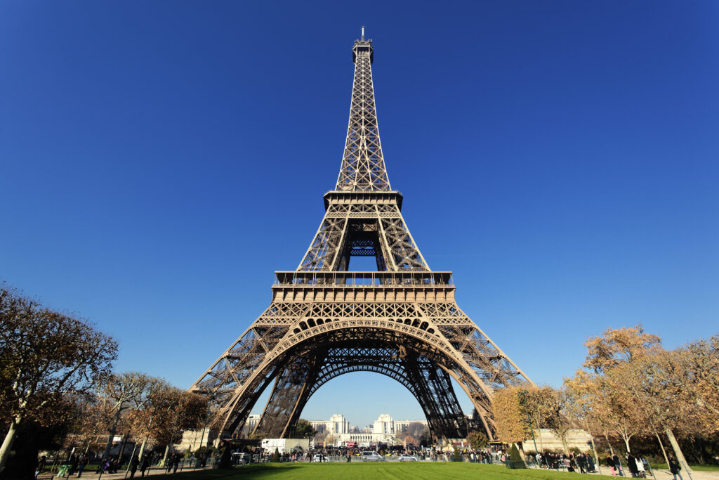 Torre Eiffel em Paris.